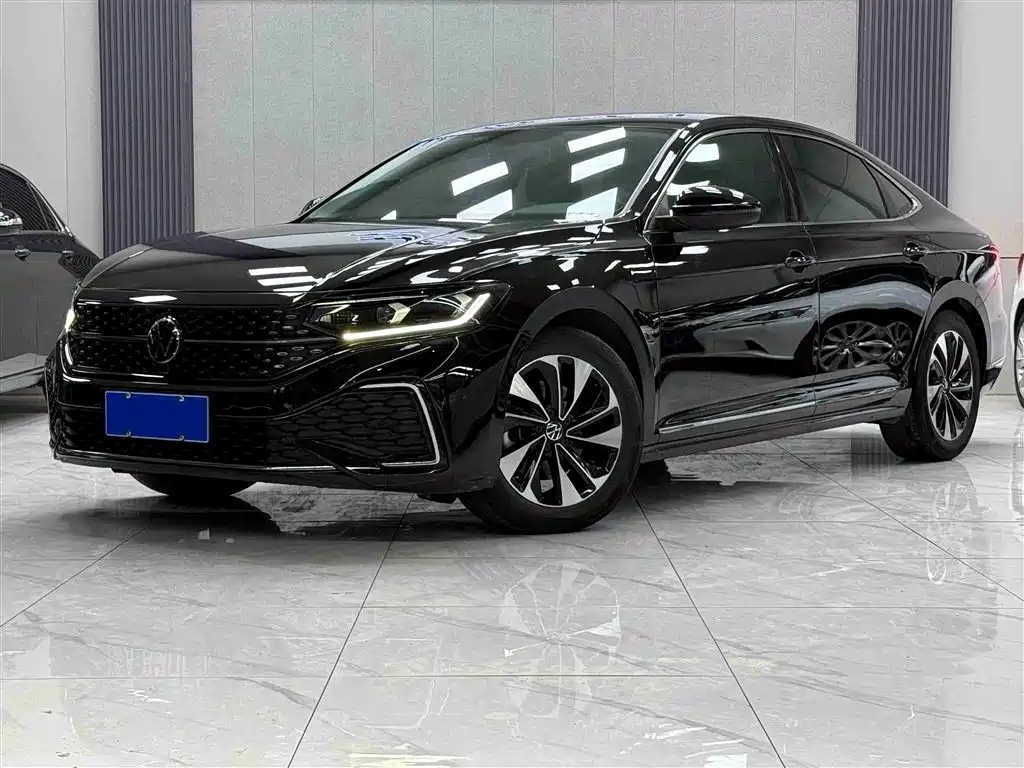 VOLKSWAGEN PASSAT 2022