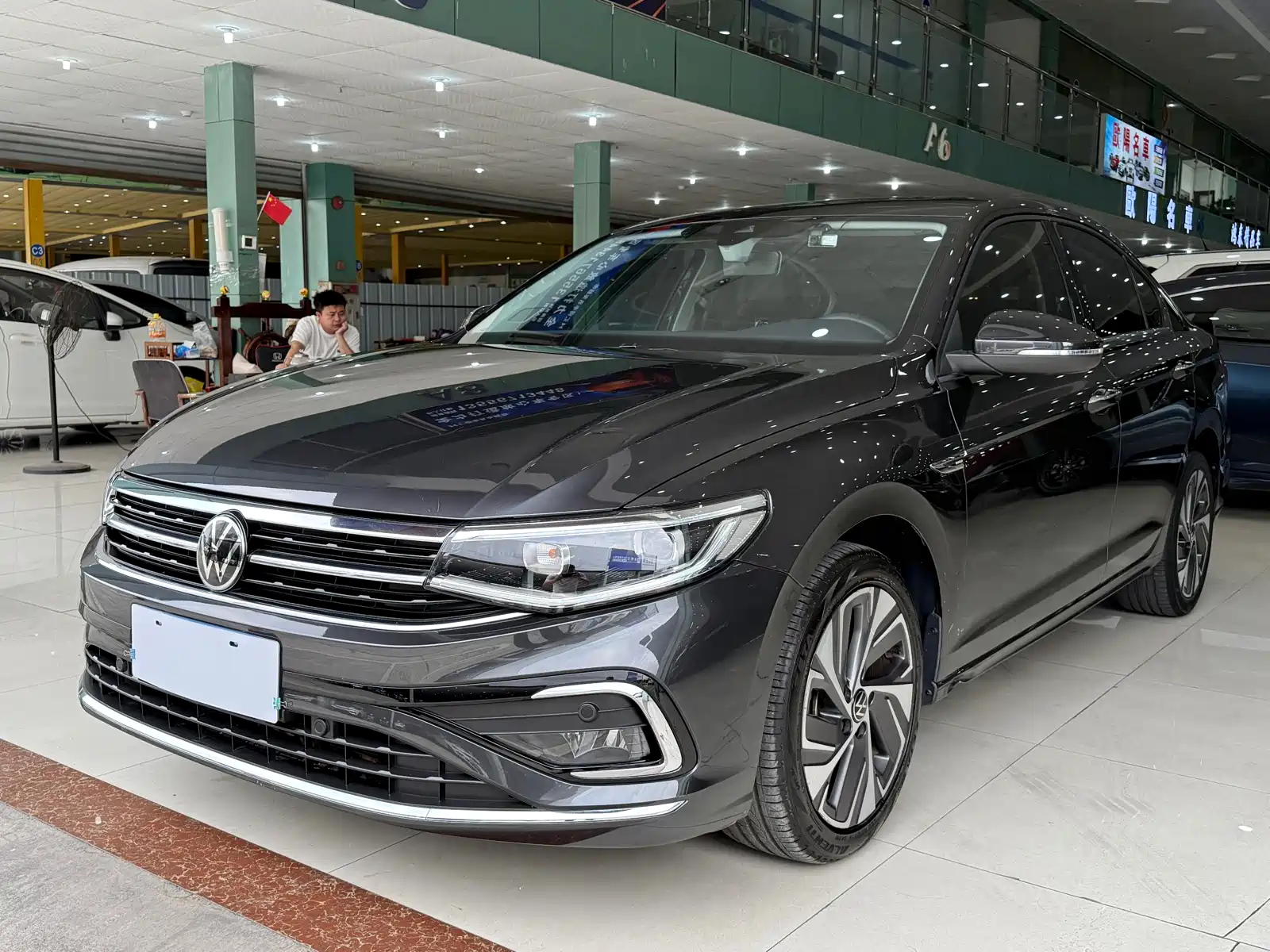 VOLKSWAGEN BORA 2023