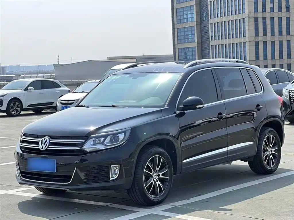 VOLKSWAGEN TIGUAN 2015