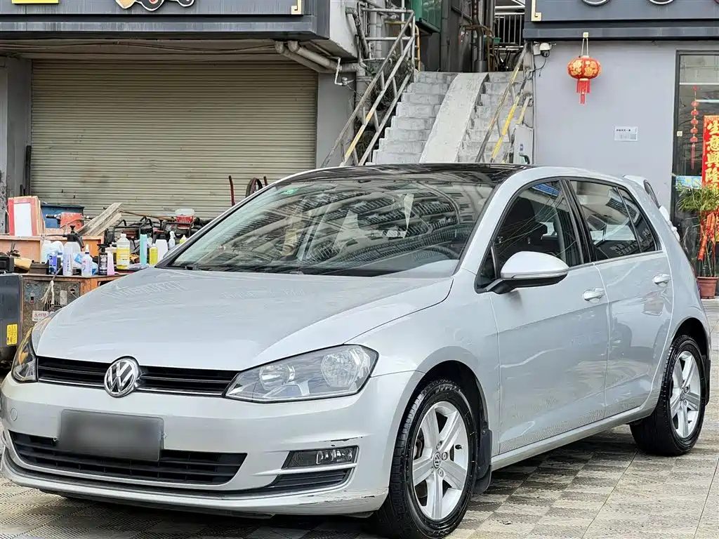 VOLKSWAGEN GOLF 2014