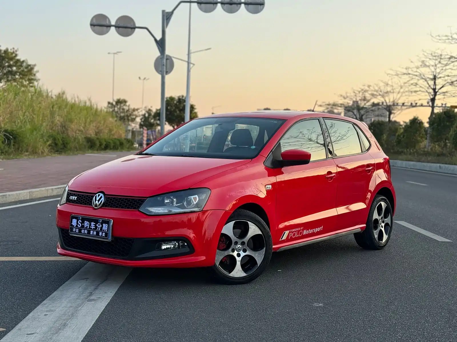 VOLKSWAGEN POLO 2012