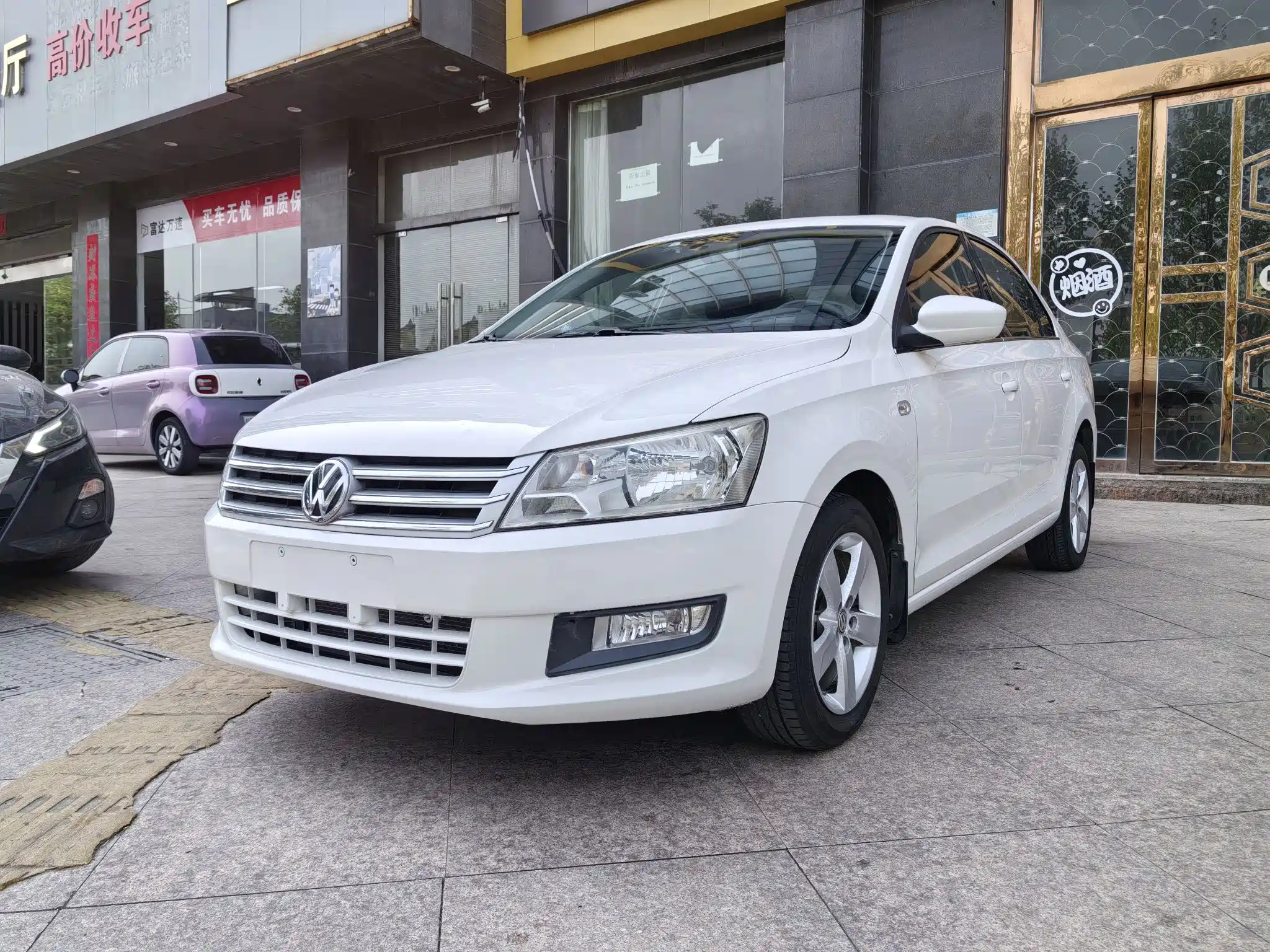 VOLKSWAGEN SANTANA 2015