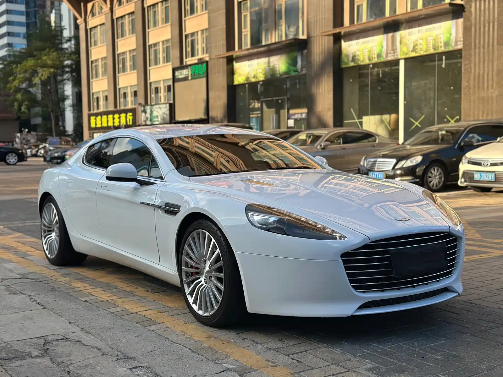 ASTON MARTIN RAPIDE 2013