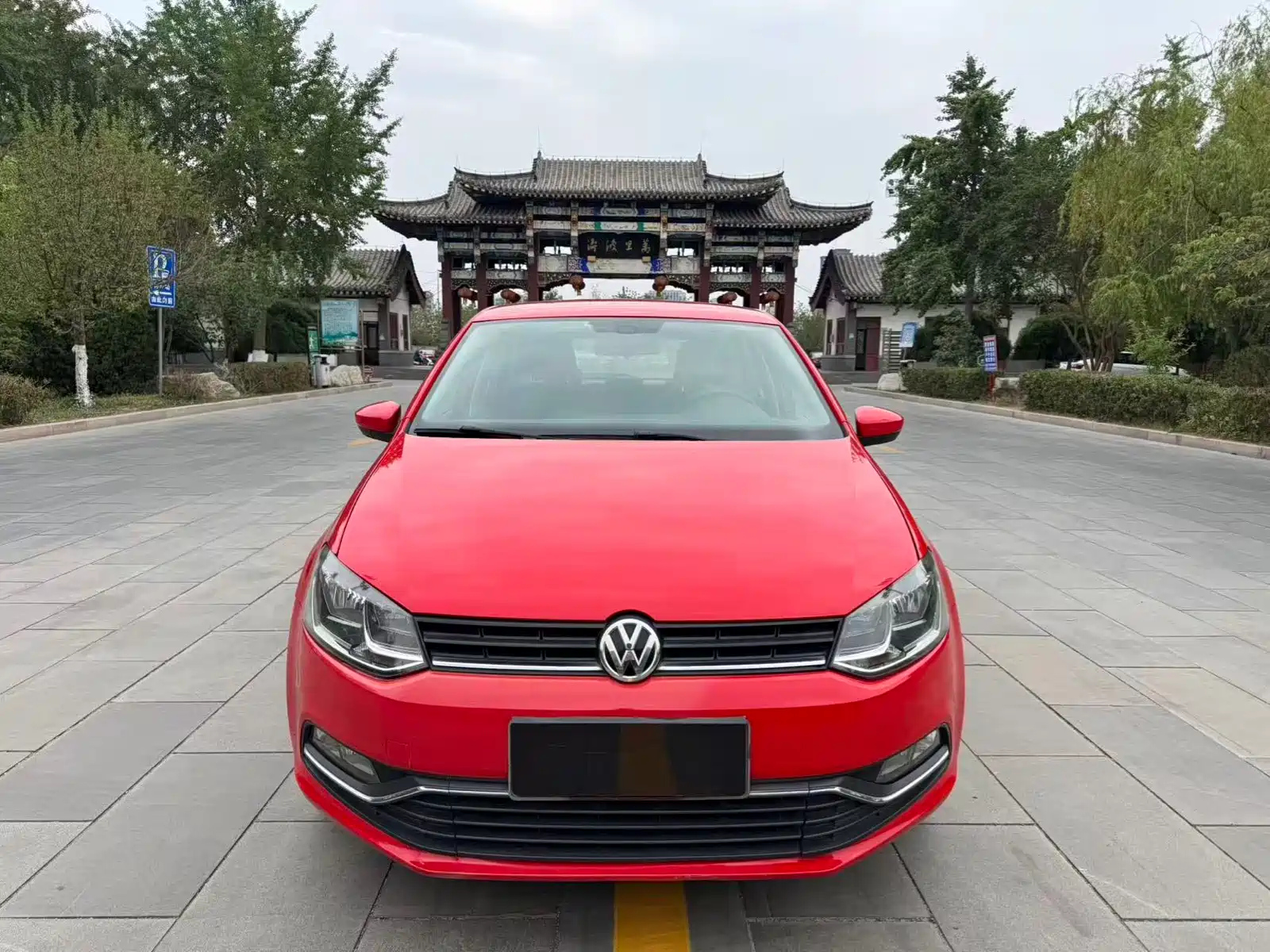 VOLKSWAGEN POLO 2014