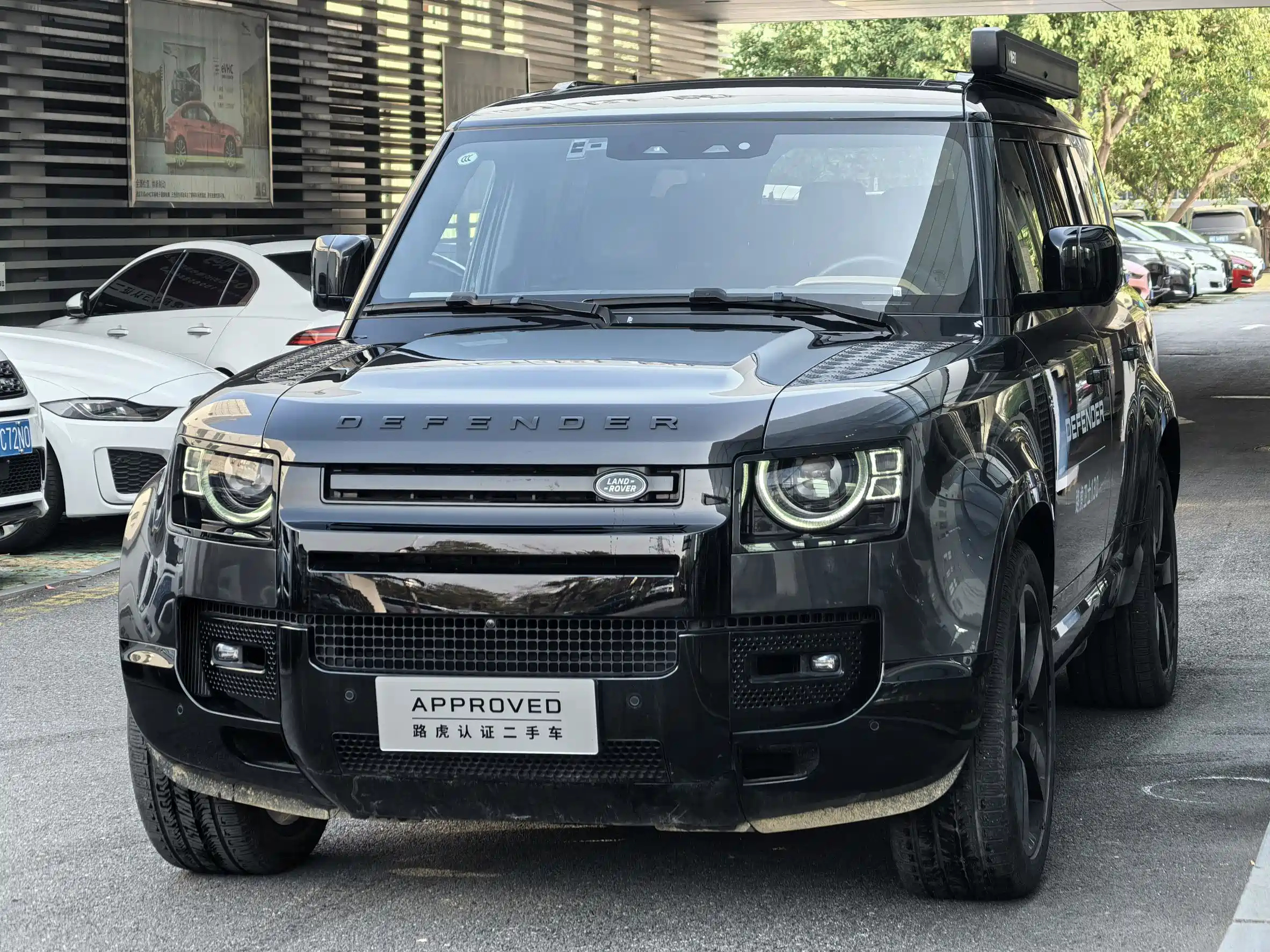 LAND ROVER DEFENDER