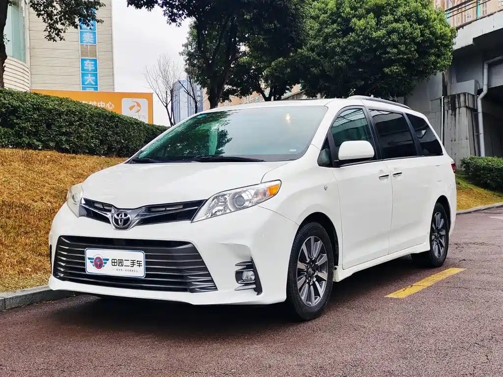 TOYOTA SIENNA 2015
