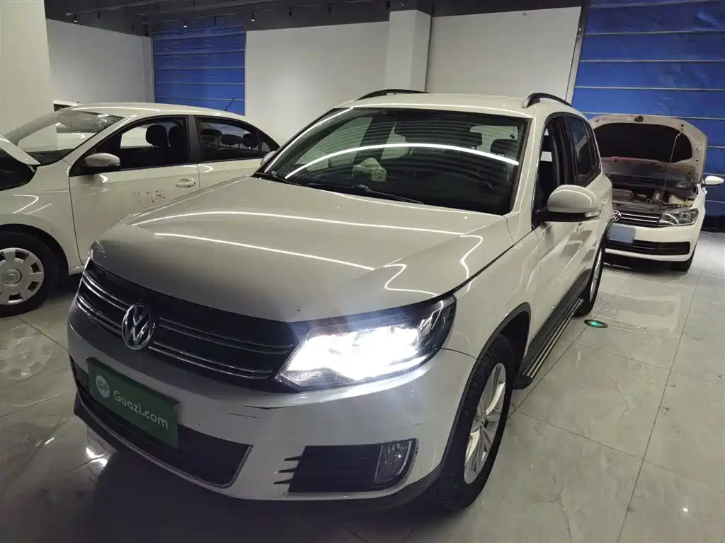 VOLKSWAGEN TIGUAN 2015