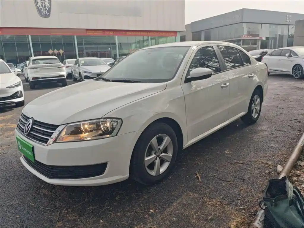 VOLKSWAGEN LAVIDA 2013