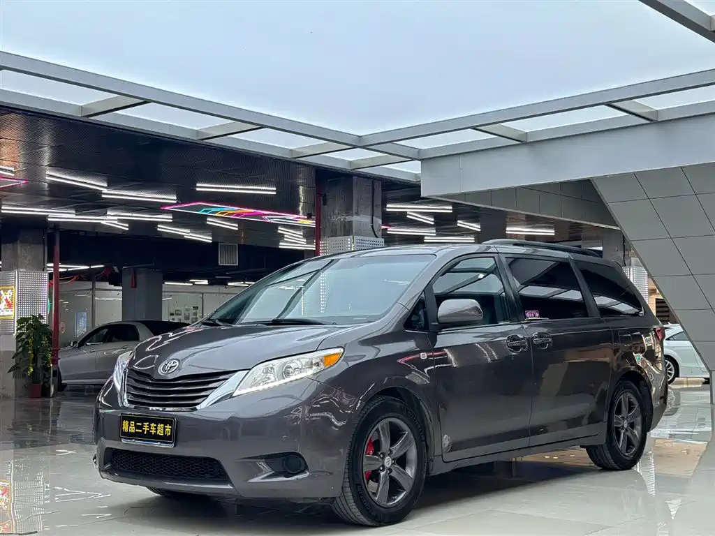 TOYOTA SIENNA 2015