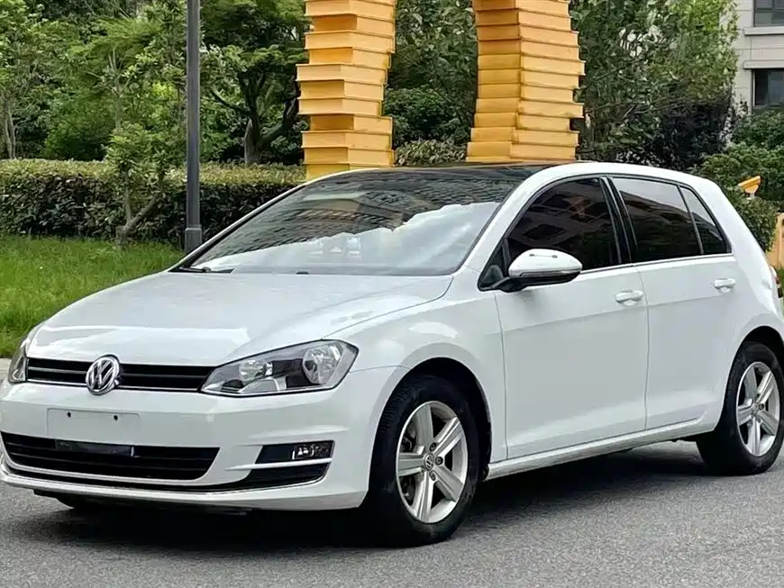 VOLKSWAGEN GOLF 2014
