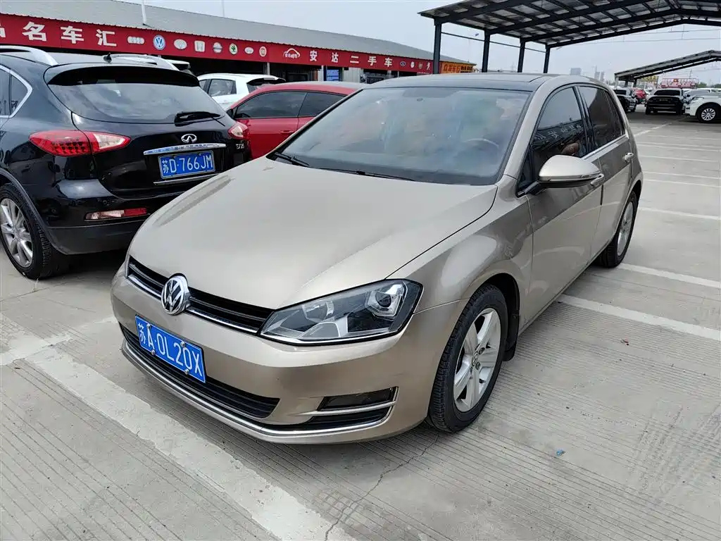 VOLKSWAGEN GOLF 2015