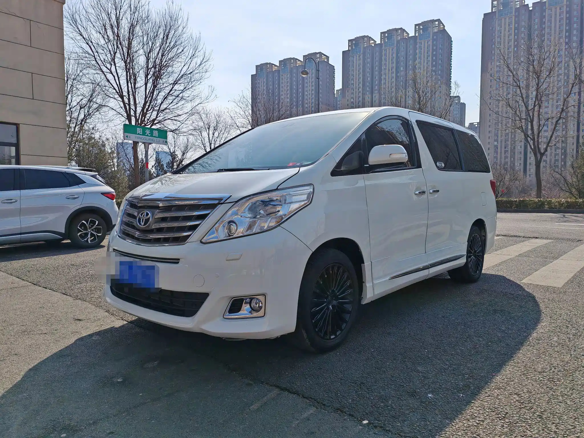 TOYOTA ALPHARD 2012