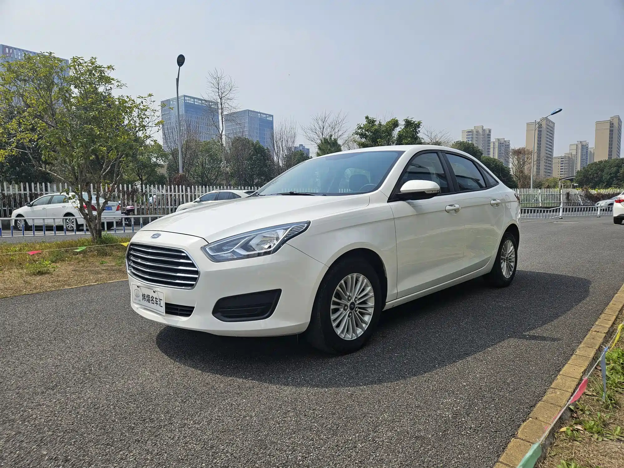 FORD ESCORT 2017
