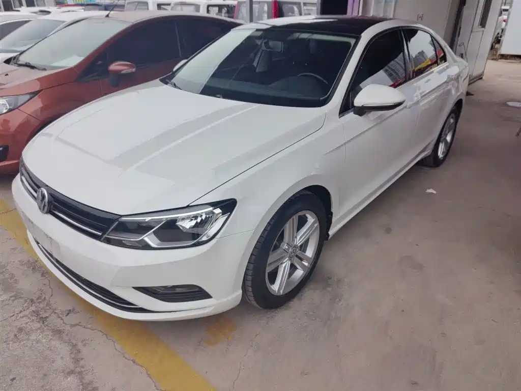 VOLKSWAGEN LAMANDO 2018
