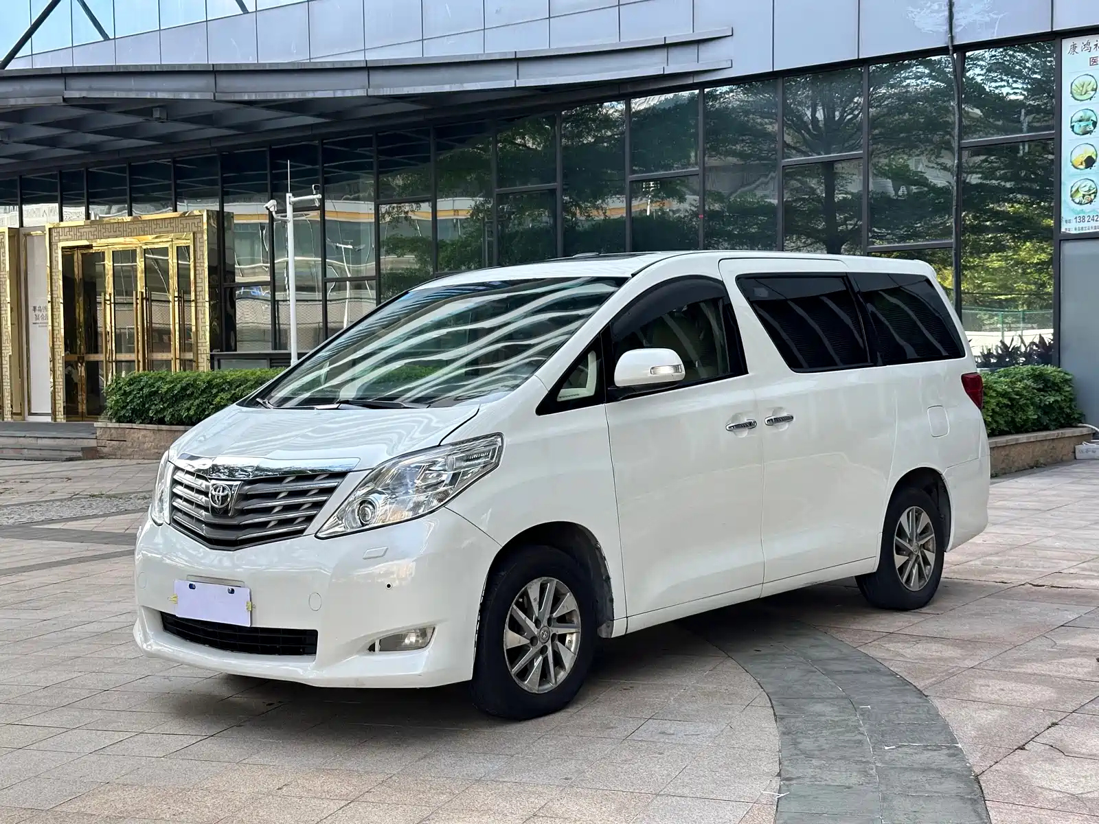 TOYOTA ALPHARD 2011
