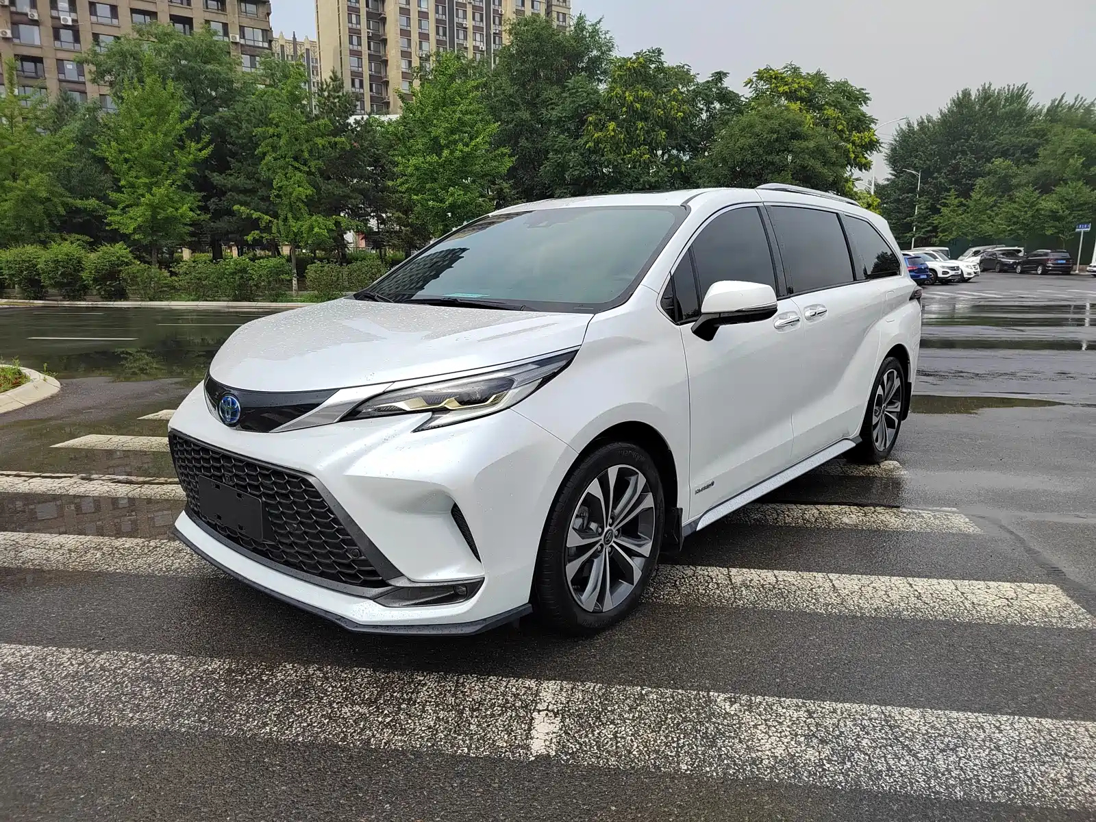 TOYOTA GRANVIA 2023