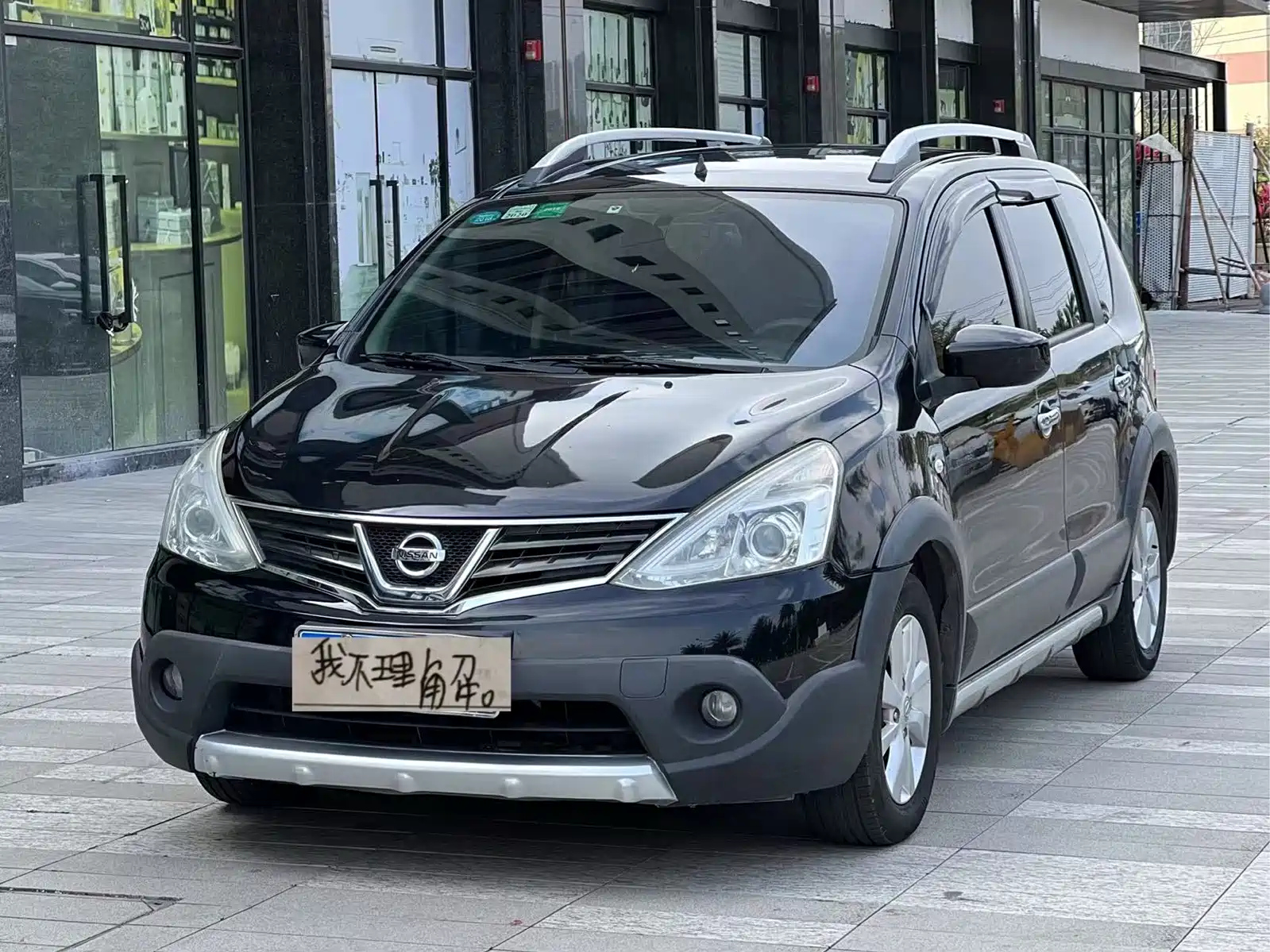 NISSAN LIVINA 2013