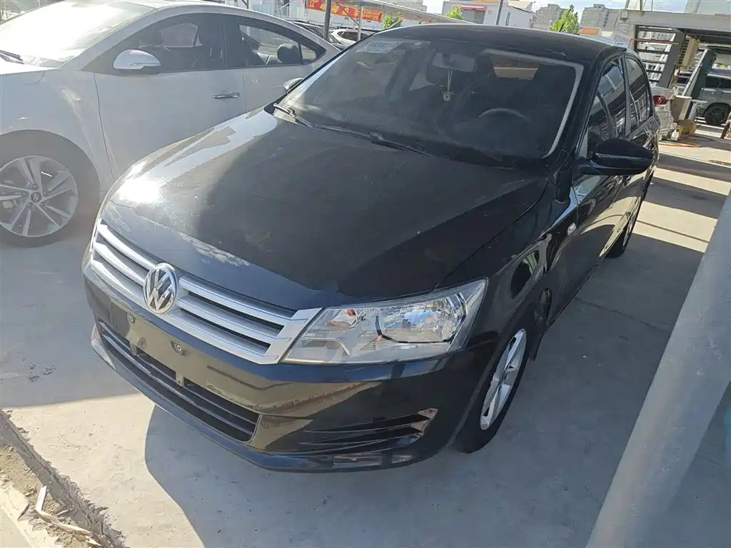 VOLKSWAGEN SANTANA 2015