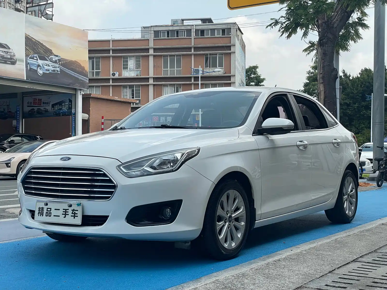 FORD ESCORT 2017