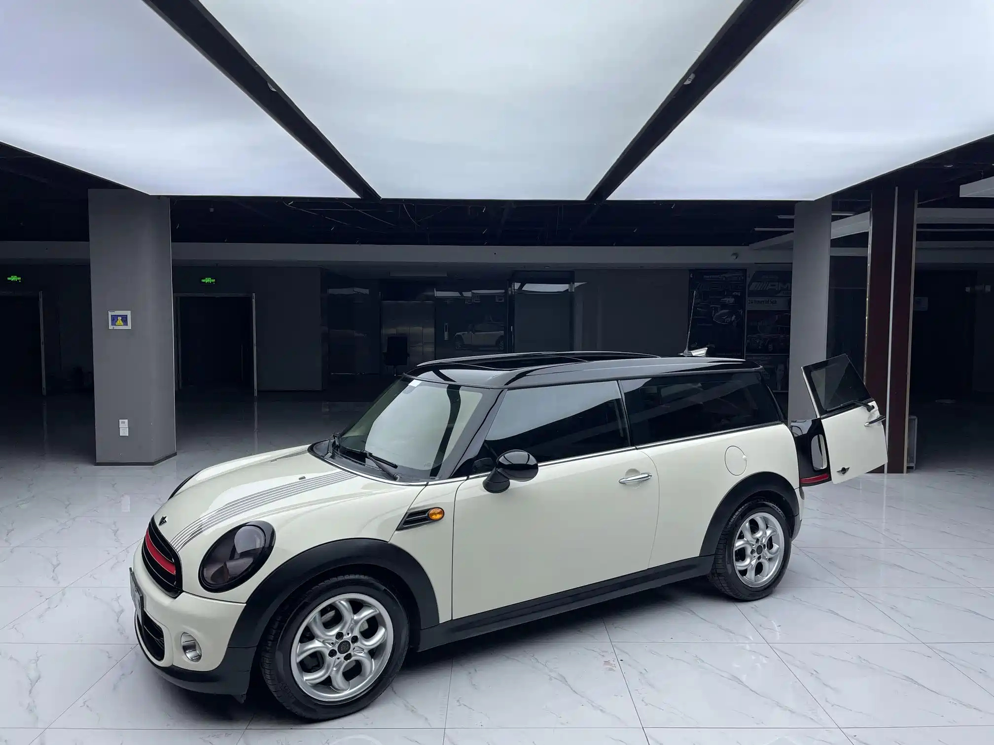 MINI CLUBMAN 2011
