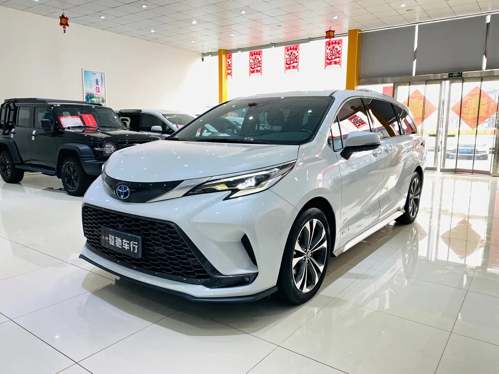 TOYOTA GRANVIA 2023