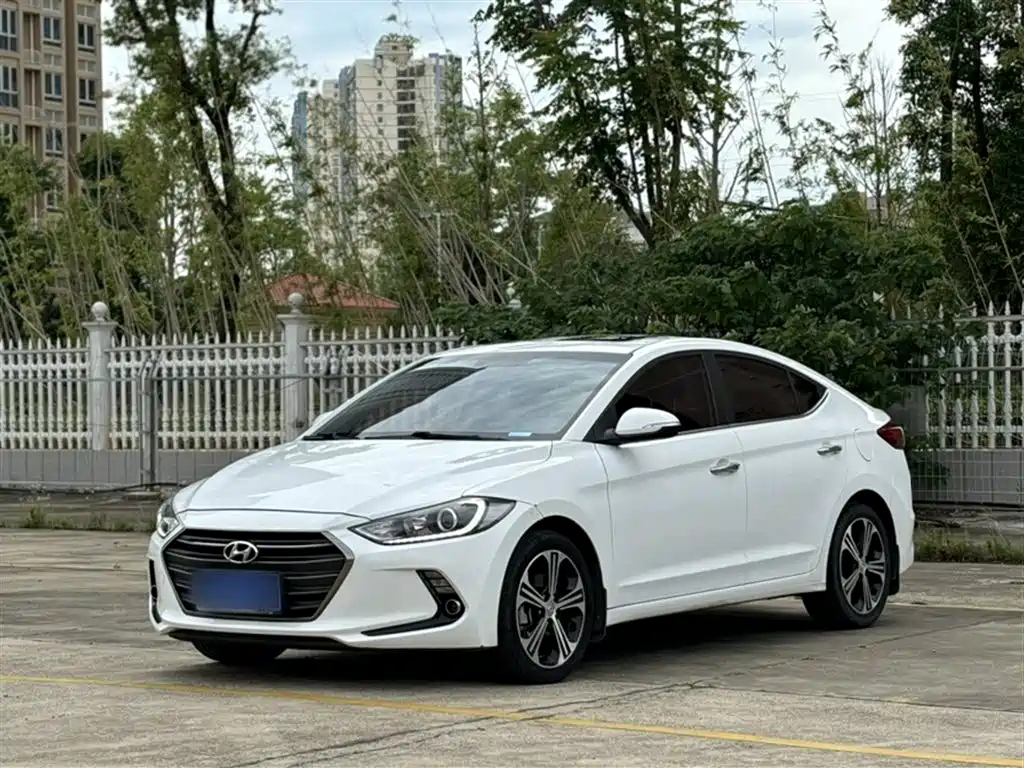 HYUNDAI ELANTRA