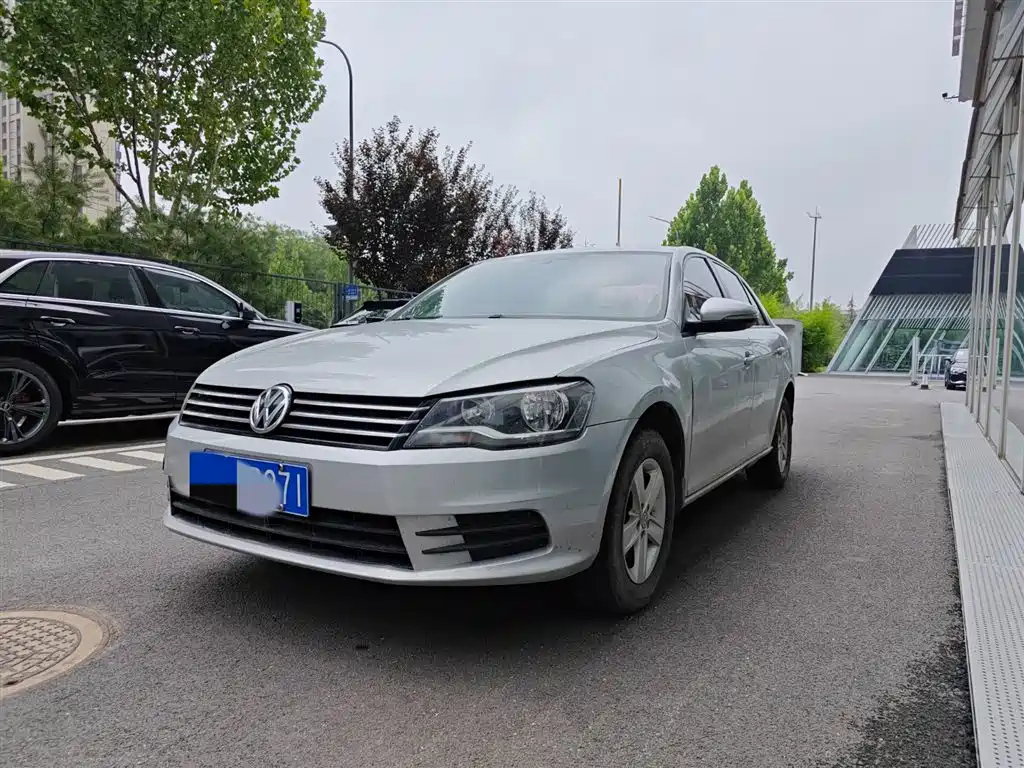 VOLKSWAGEN BORA 2013