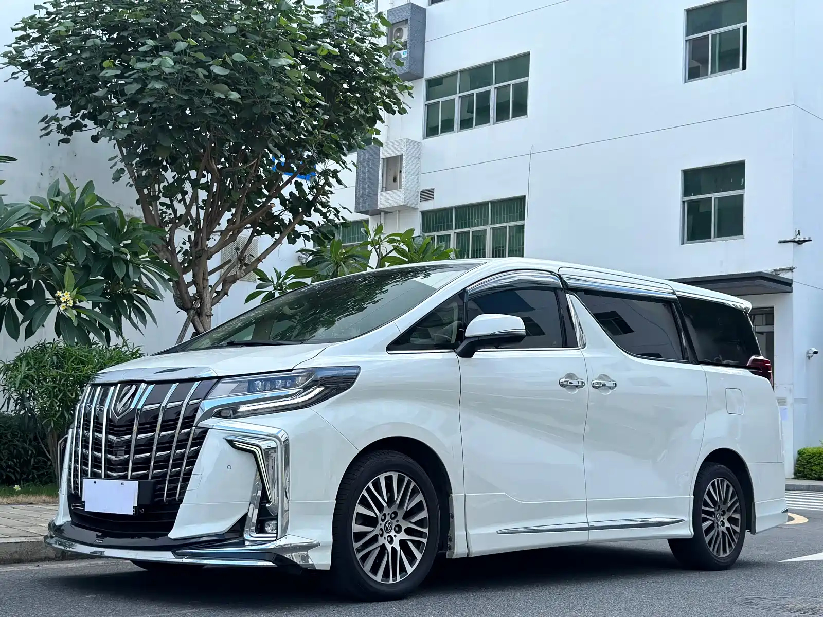 TOYOTA ALPHARD 2015