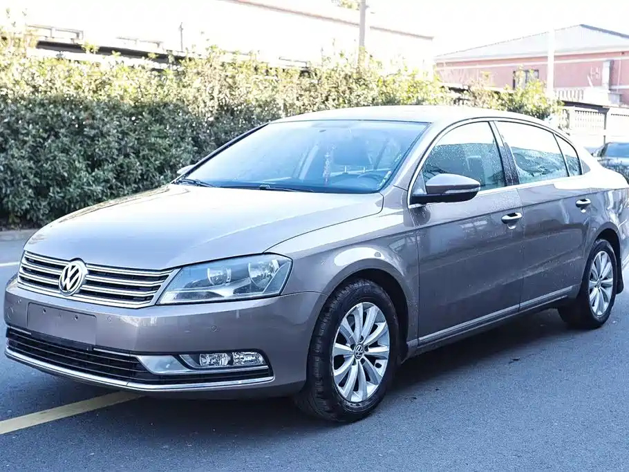 VOLKSWAGEN MAGOTAN 2013