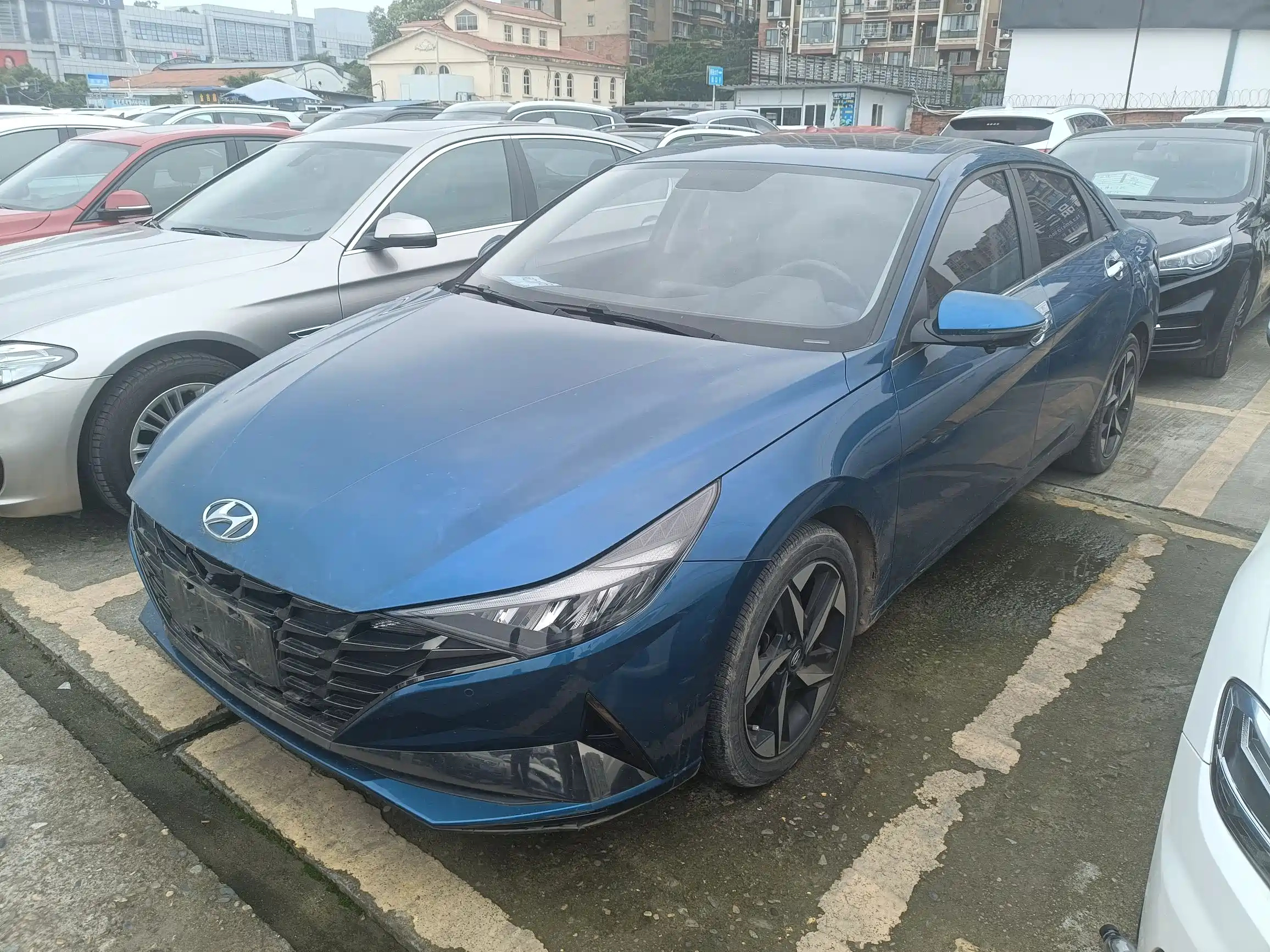 HYUNDAI ELANTRA