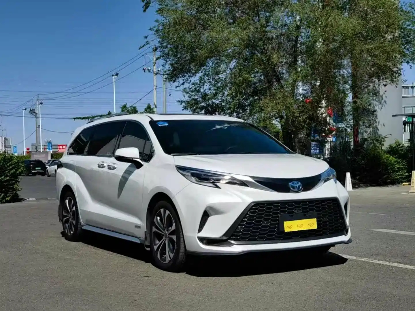 TOYOTA GRANVIA 2024