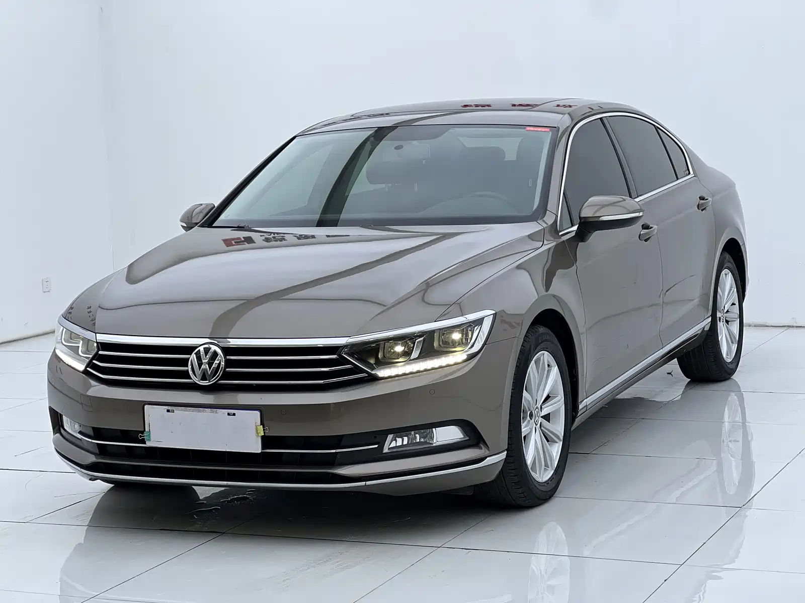 VOLKSWAGEN MAGOTAN 2019
