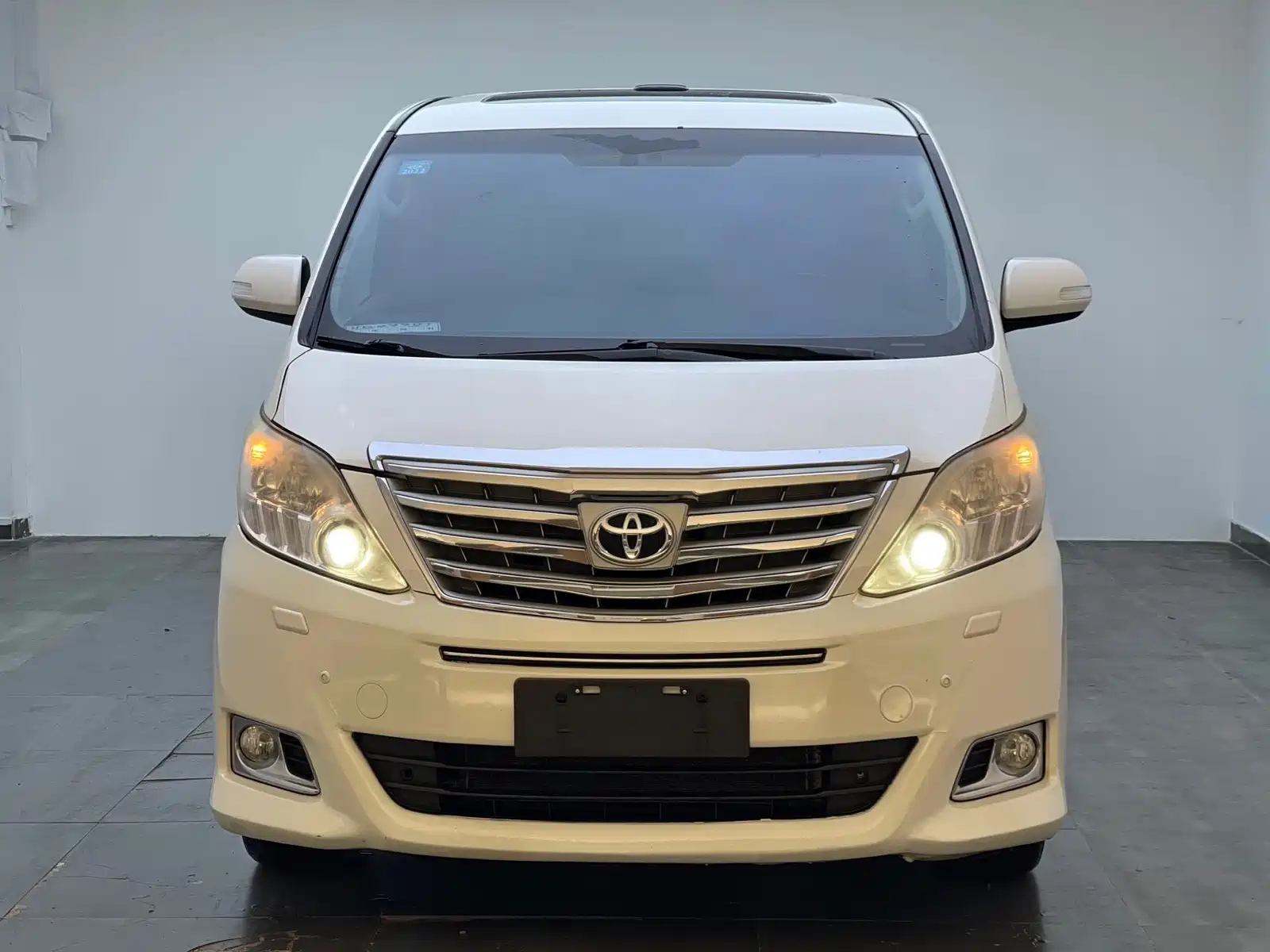 TOYOTA ALPHARD 2012