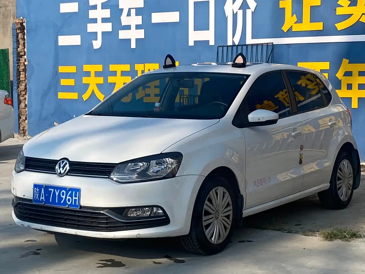 VOLKSWAGEN POLO 2016