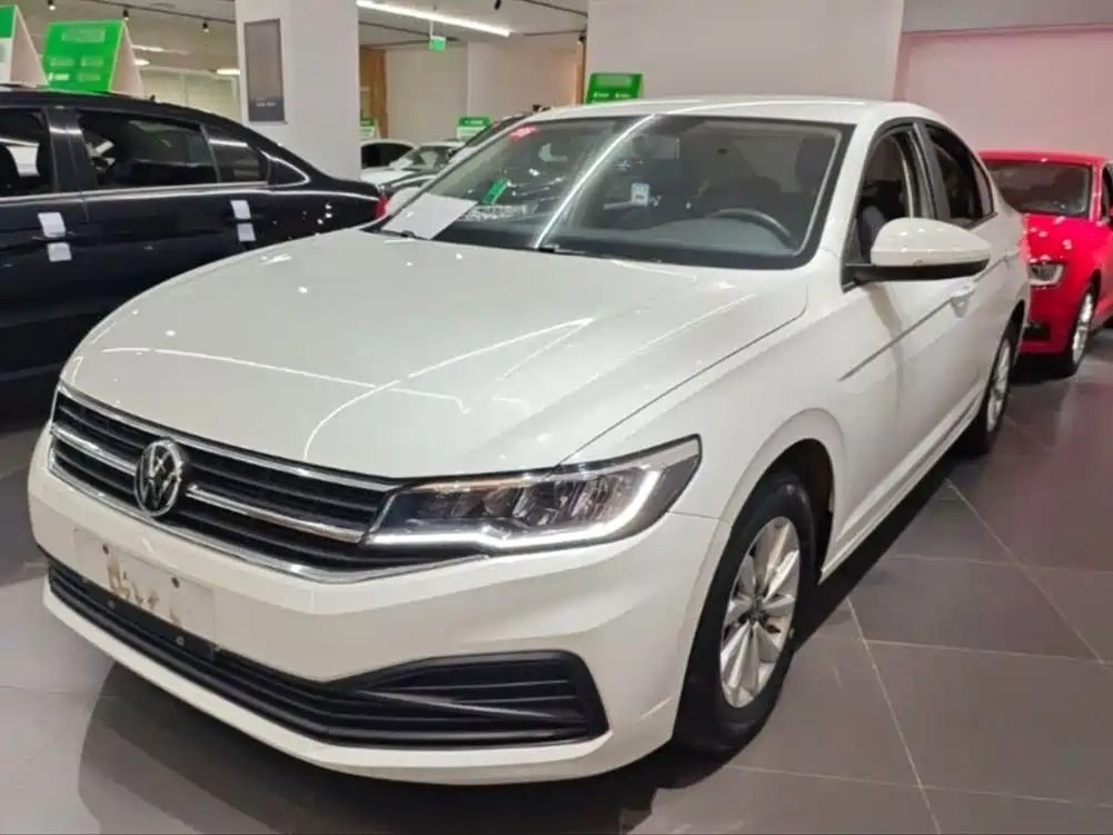 VOLKSWAGEN BORA 2021