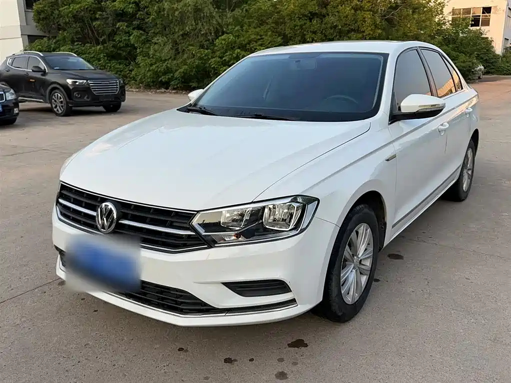 VOLKSWAGEN BORA 2016