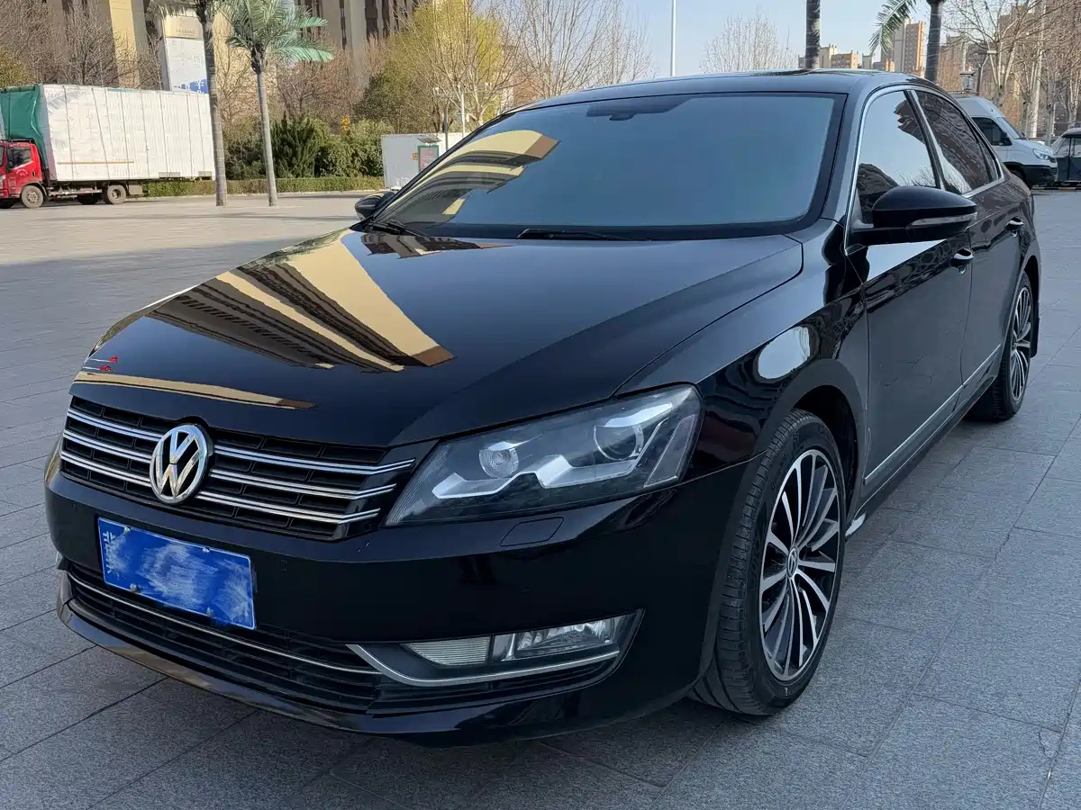 VOLKSWAGEN PASSAT 2015