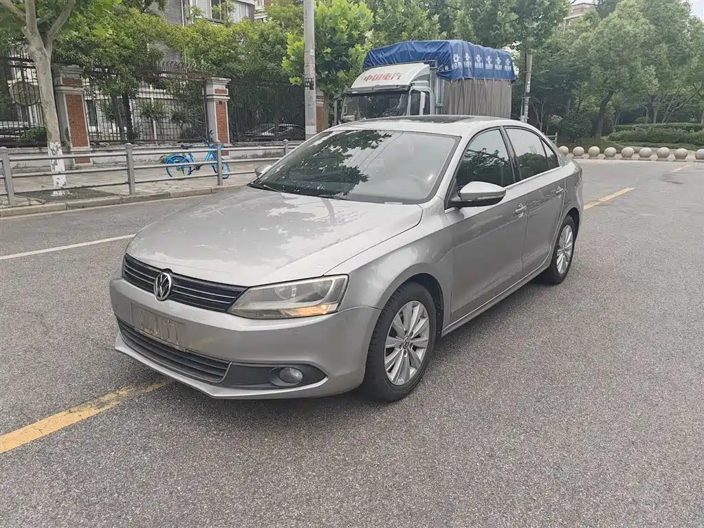 VOLKSWAGEN SAGITAR 2014