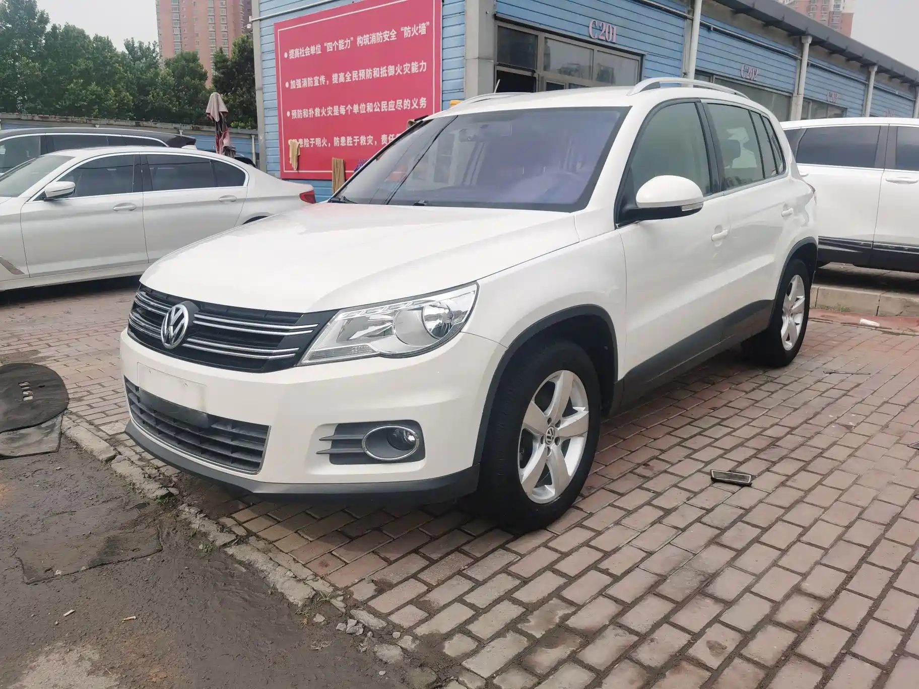 VOLKSWAGEN TIGUAN 2012