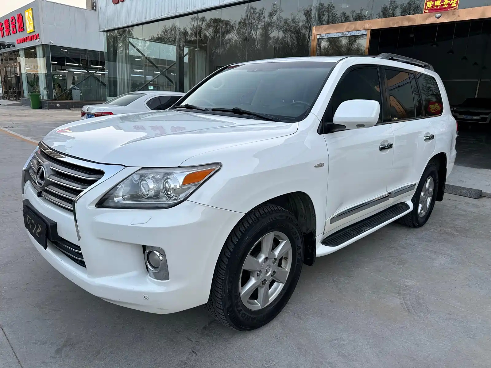 LEXUS LX 2012