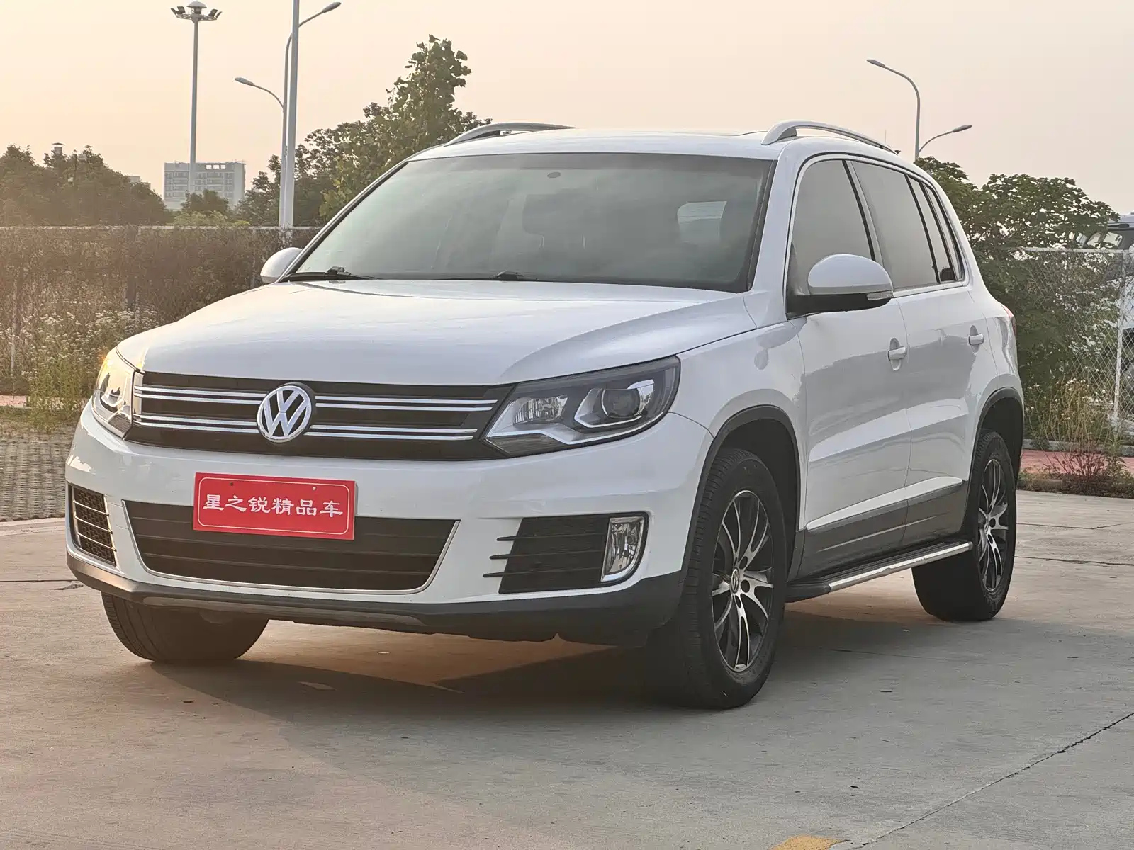 VOLKSWAGEN TIGUAN 2013