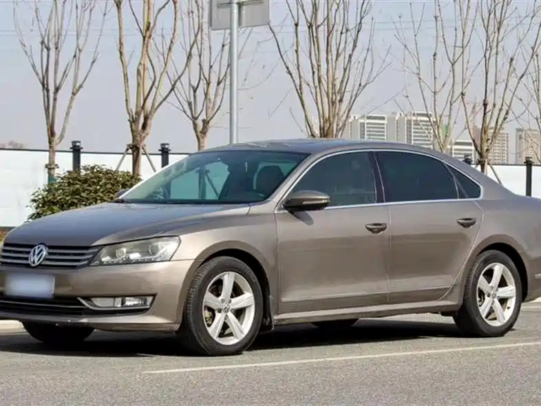 VOLKSWAGEN PASSAT 2013