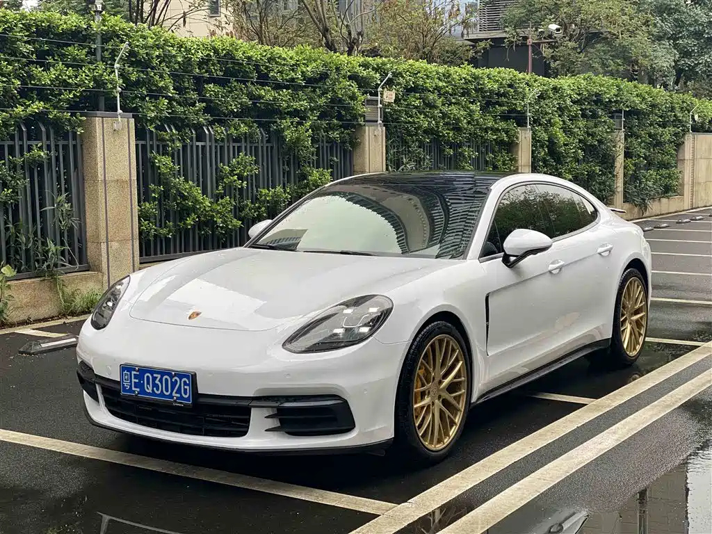 PORSCHE PANAMERA 2017