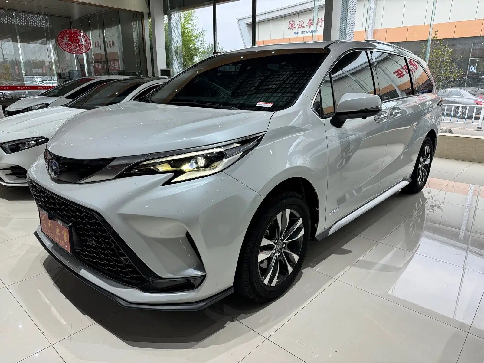 TOYOTA GRANVIA 2023
