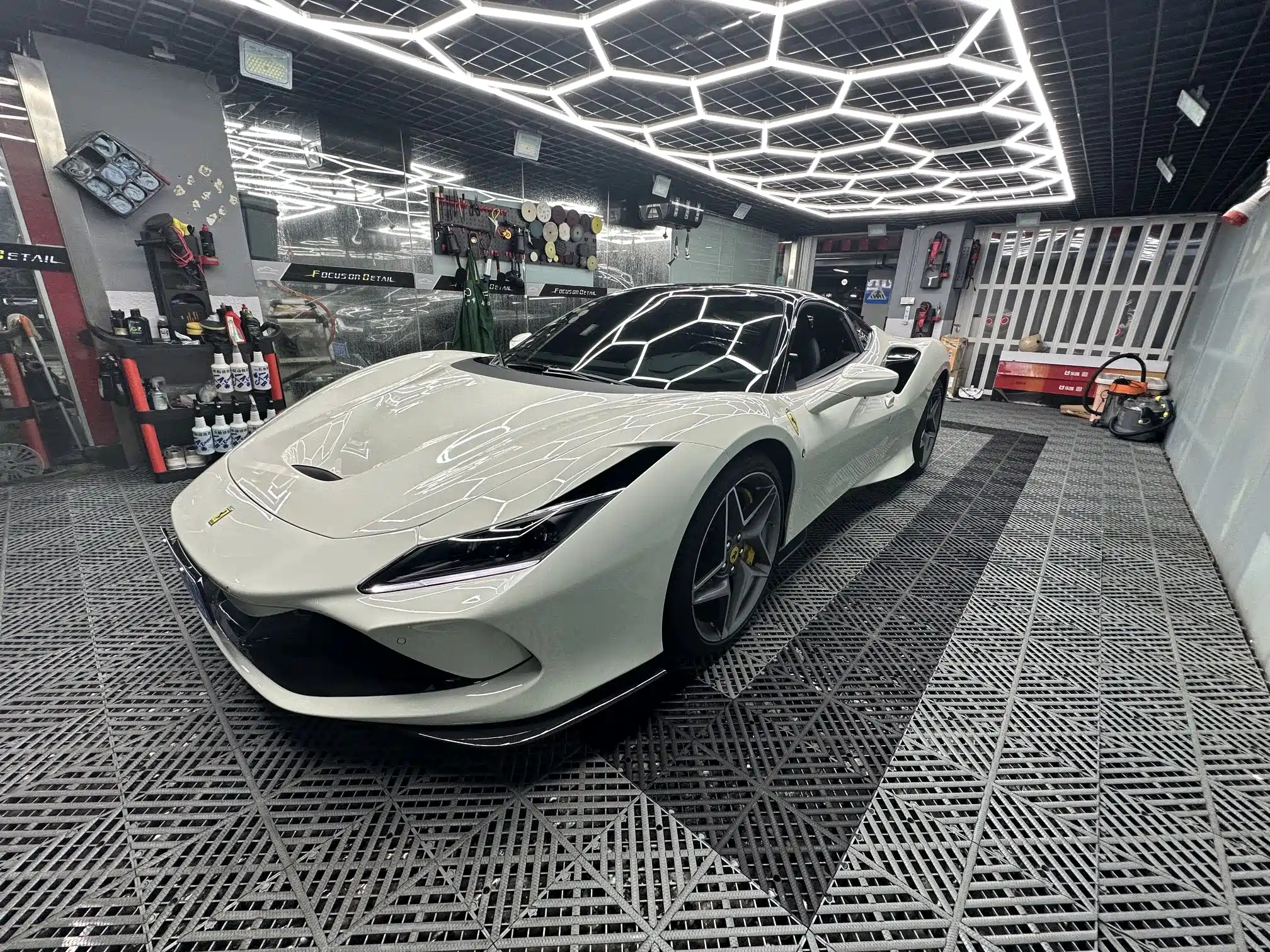 FERRARI F8 2019