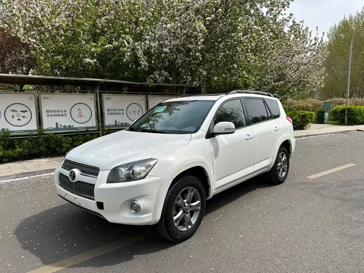 TOYOTA RAV4 RONGFANG 2013