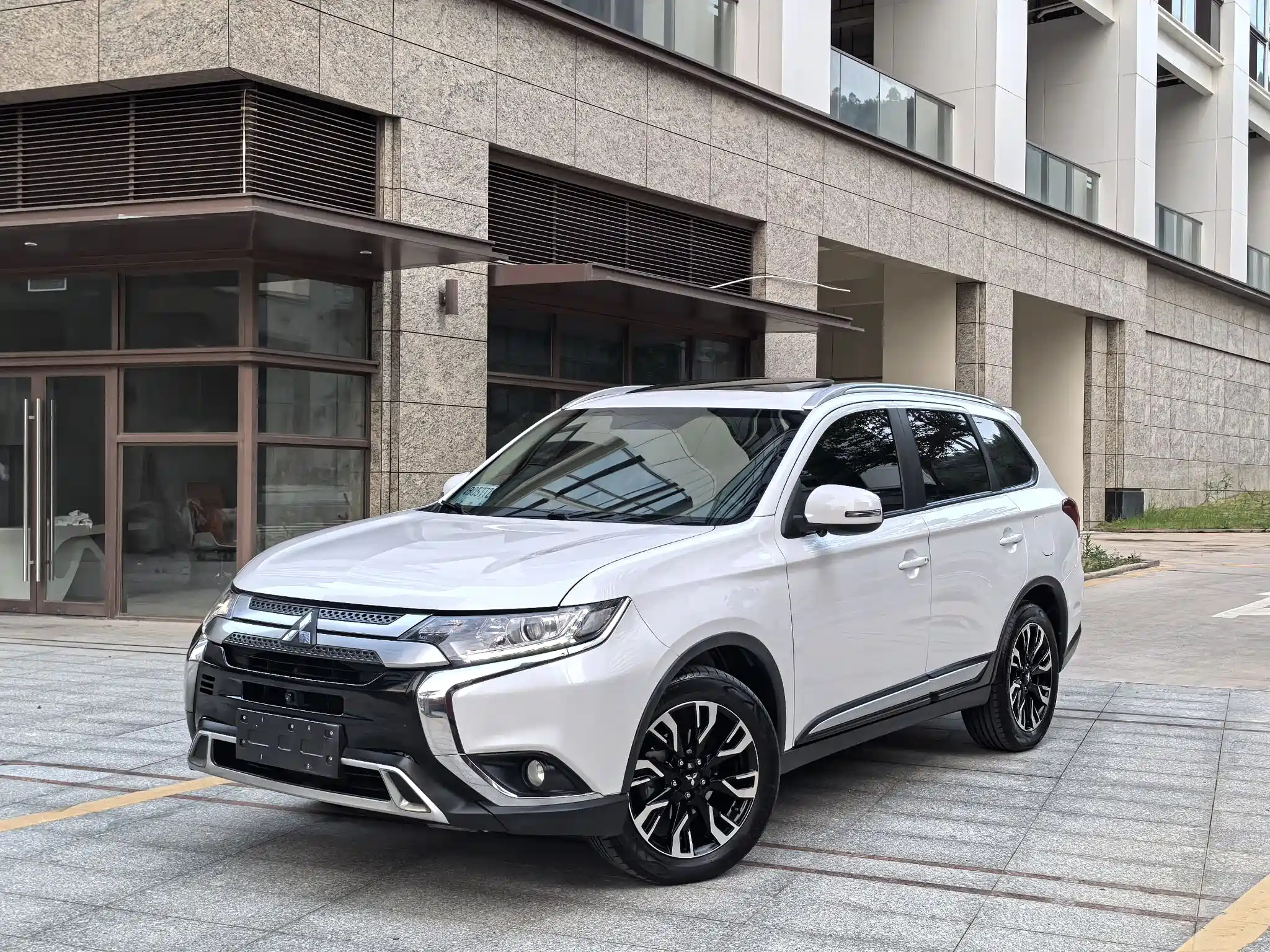 MITSUBISHI OUTLANDER 2020