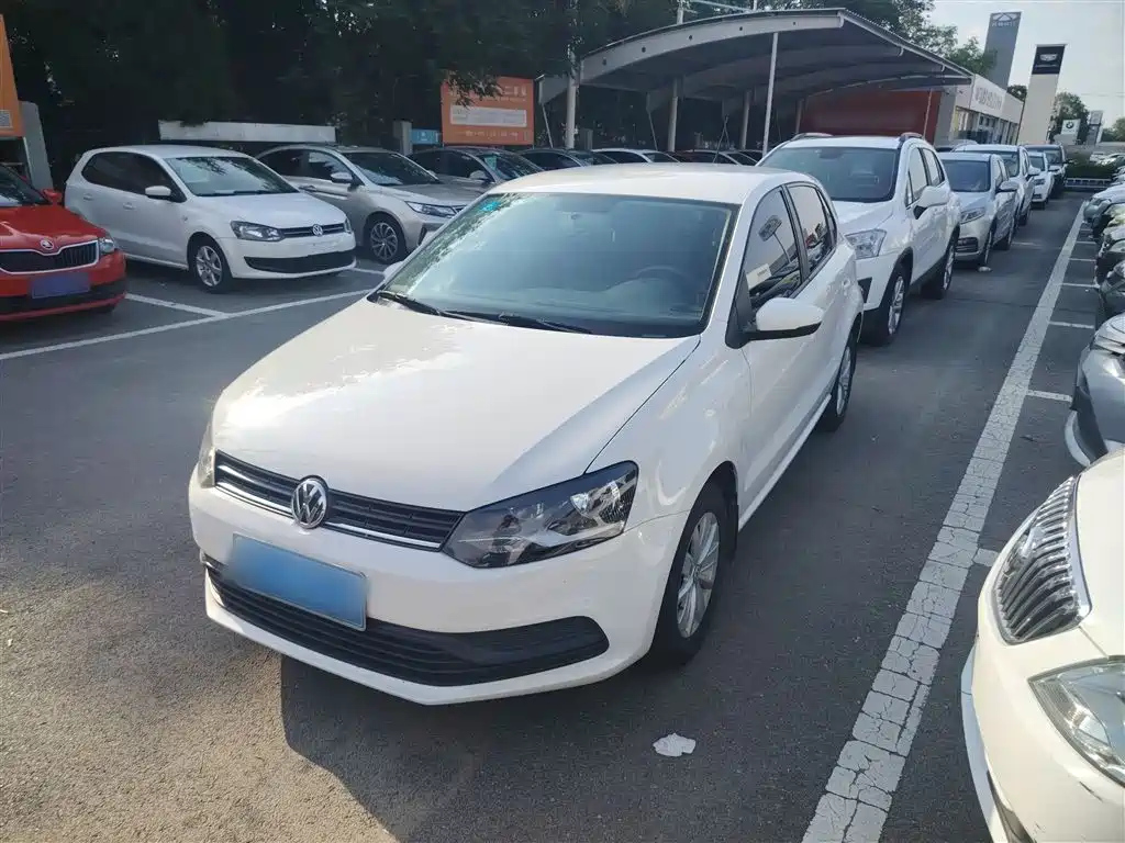 VOLKSWAGEN POLO 2016