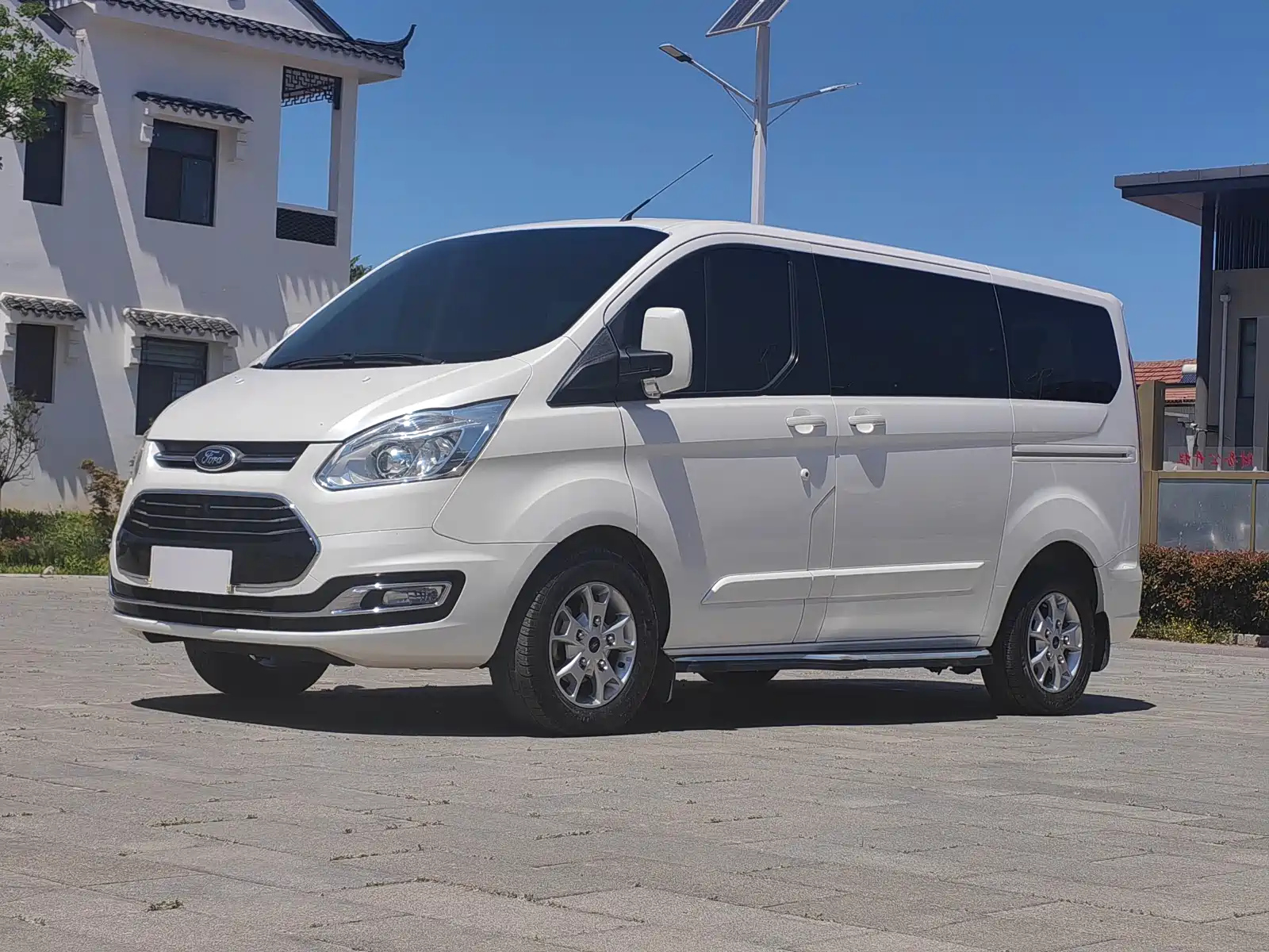 FORD TOUREO 2017