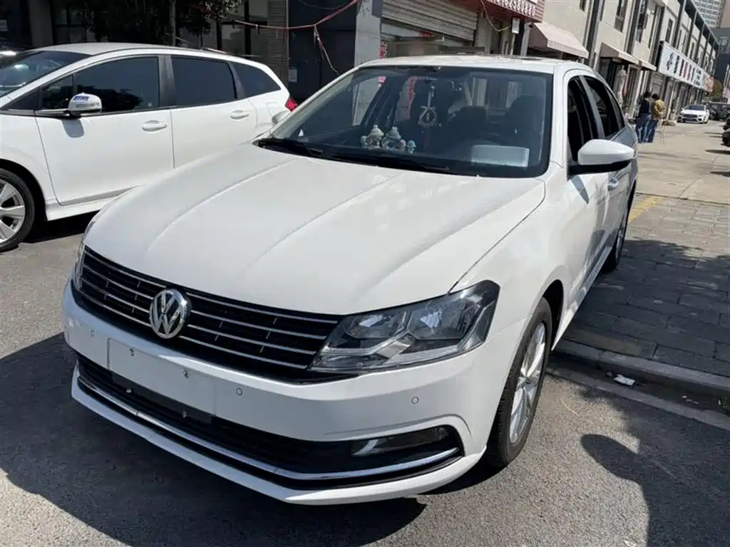 VOLKSWAGEN LAVIDA 2015